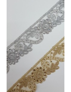 Punta de guipur con pedrería