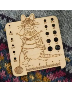 Emma Ball - Calibrador agujas de tejer gato